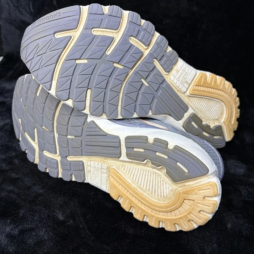 Brooks Adrenaline GTS 20 1202961B073 Women US 10.5 B Running Shoes Gray Sneakers